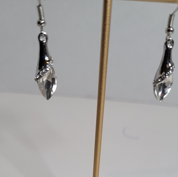 Green and Clear Dangle Earrings - Picture 5 of 8